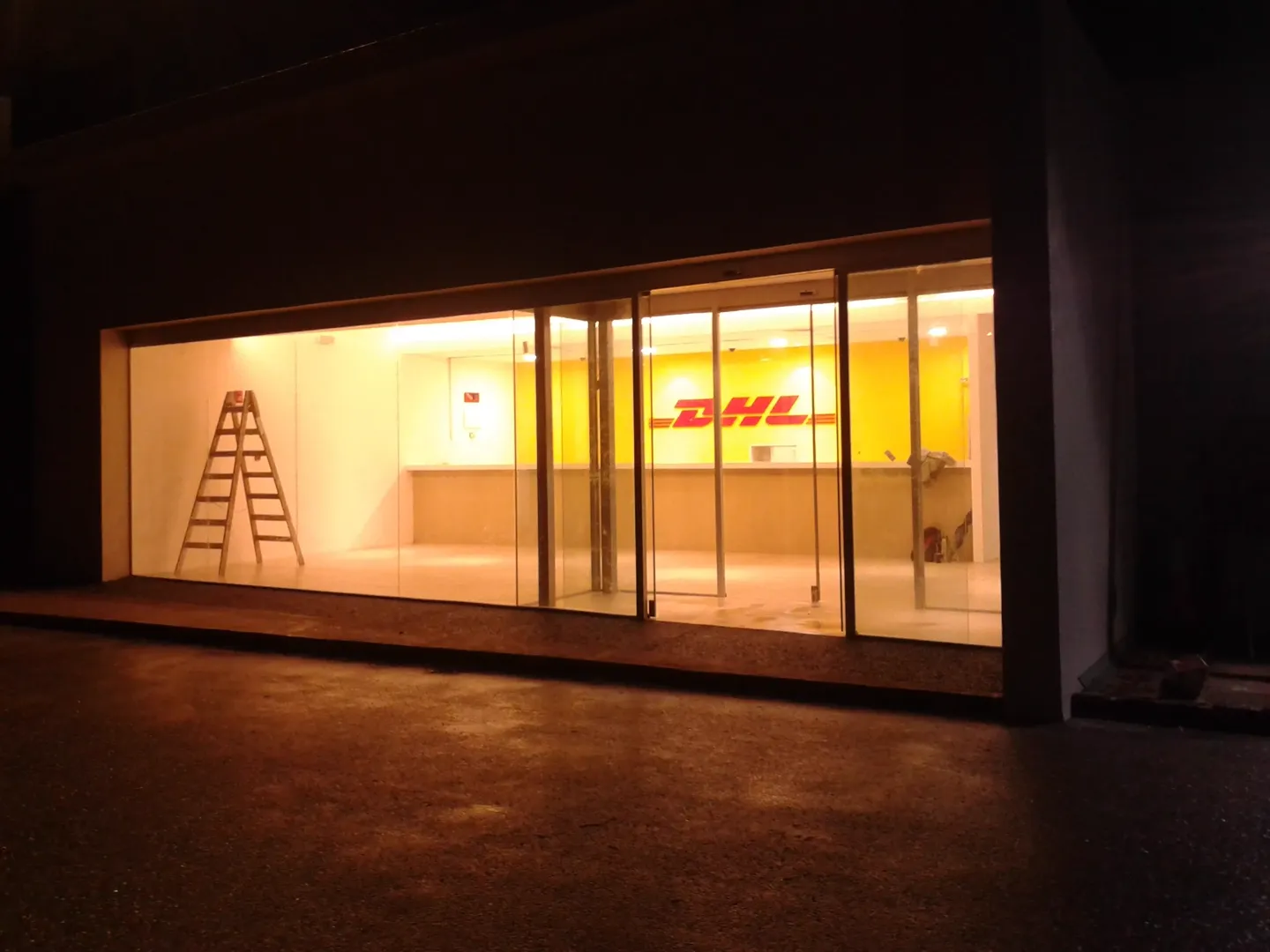 Obra en instalaciones DHL Express Uruguay